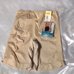 Invisible contours women's shapewear shorts size lg-XL Nwt